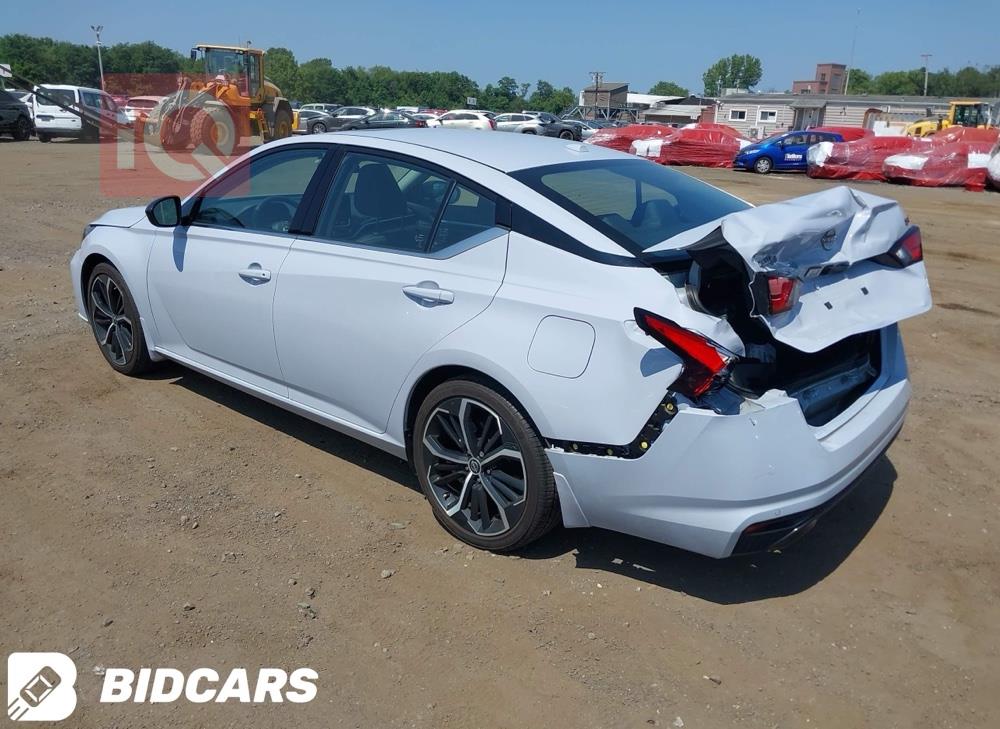 نيسان ألتيما